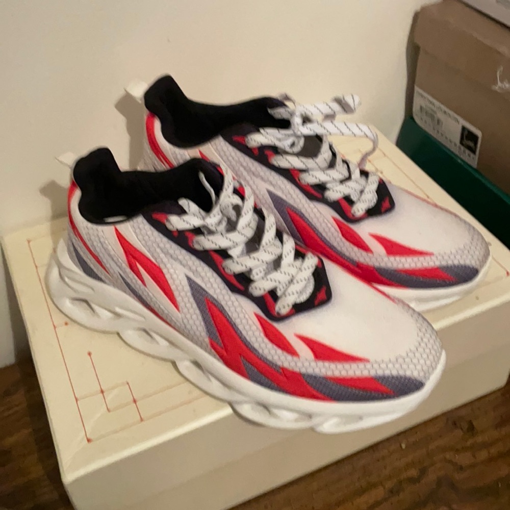 Red white & black sneakers 9/10 condition